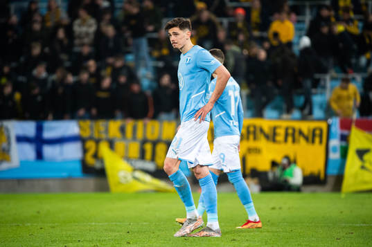 Malmö FFs Dennis Hadzikadunic  deppar
