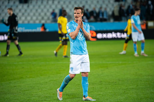 Malmö FFs Eric Larsson deppar