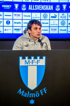 Malmö FFs tränare Milos Milojevic på presskonferensen
