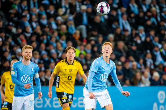 Malmö FFs Hugo Larsson och Anders Christiansen mot