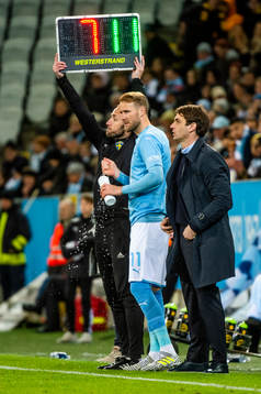 Malmö FFs Ola Toivonen byts in av tränare Milos Milojevic