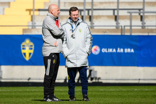 Assistant coach Magnus Wikman and head coach Peter