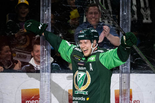 Färjestads Victor Ejdsell jublar