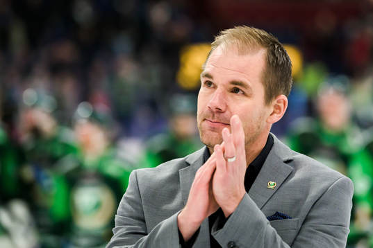Färjestads tränare Tomas Mitell jublar