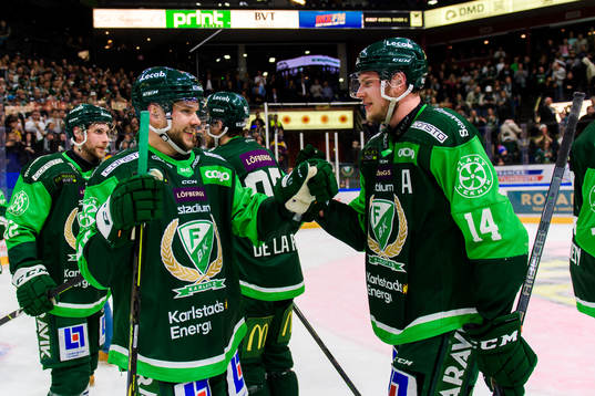 Färjestads Theodor Lennström och Victor Ejdsell jublar