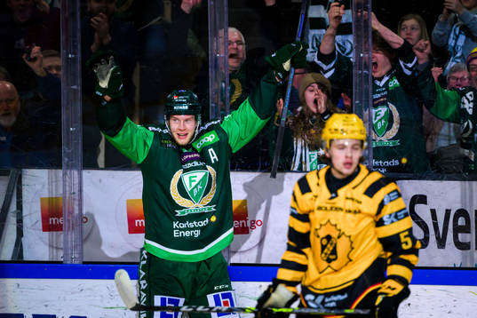 Färjestads Victor Ejdsell jublar