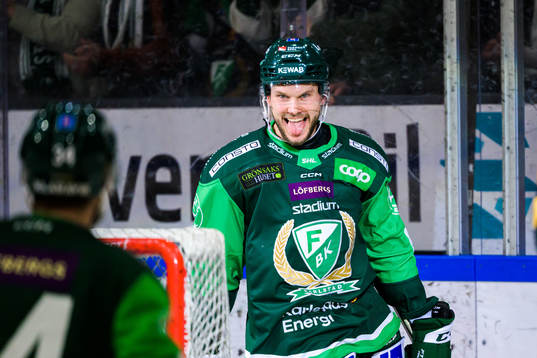 Färjestads Theodor Lennström jublar