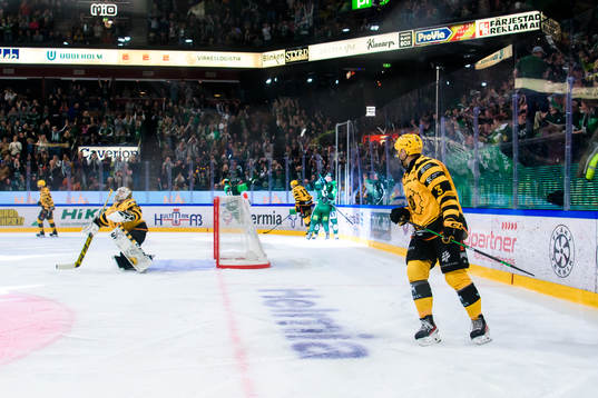 Skellefteås målvakt Gustaf Lindvall och Michael Kapla