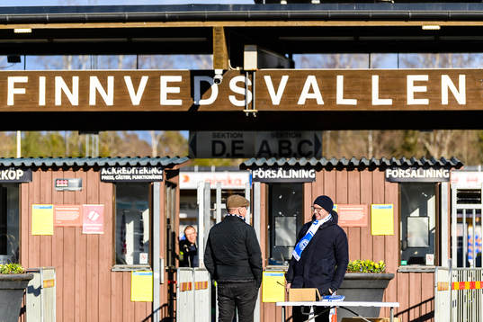 Exteriör vy av Finnvedsvallen före fotbollsmatchen i