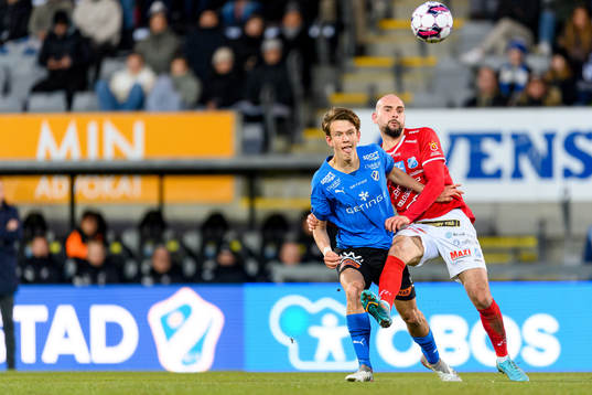 Halmstads Kazper Karlsson och Norrbys Perparim Beqaj