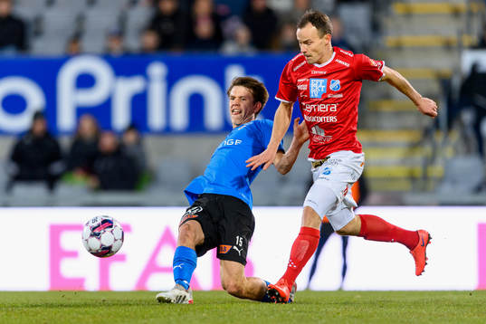 Halmstads Kazper Karlsson och Norrbys Anton Wede