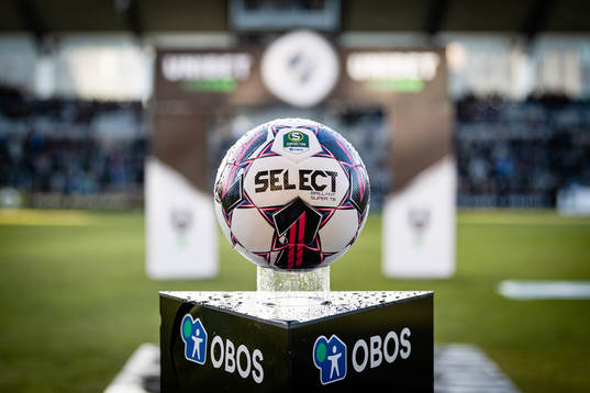 Matchbollen före fotbollsmatchen i Superettan mellan