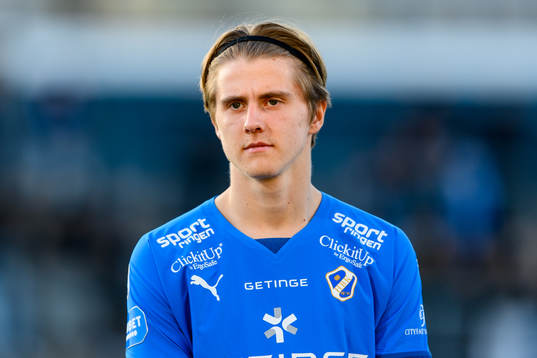 Halmstads Erik Ahlstrand före fotbollsmatchen i Superettan