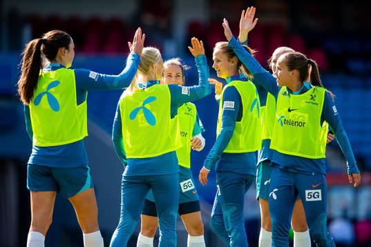 Tuva Hansen, Caroline Graham Hansen, Guro Reiten and