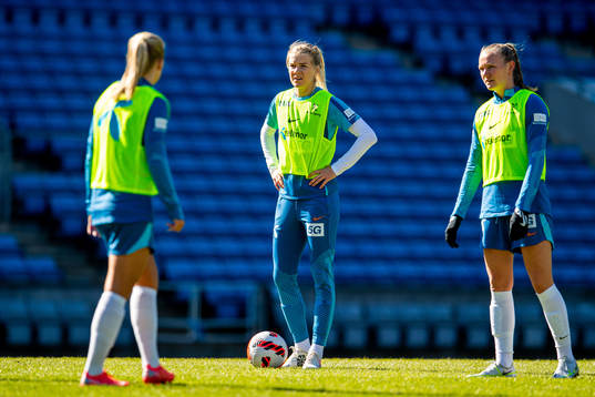 Ada Hegerberg and Frida Maanum of the Norwegian women's