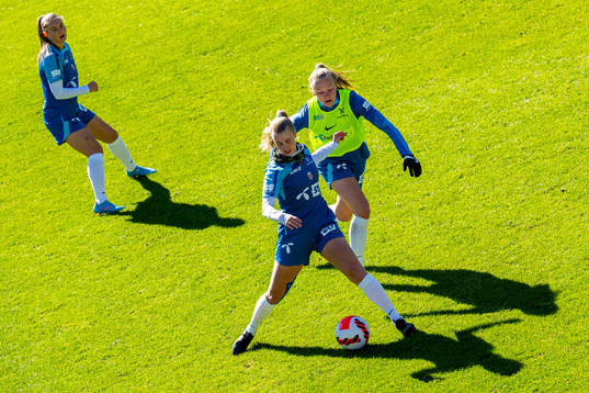 Nora Eide Lie and Frida Maanum of the Norwegian women's