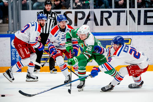 Rögles Anton Bengtsson mot Oskarshamns Lukas Pilö
