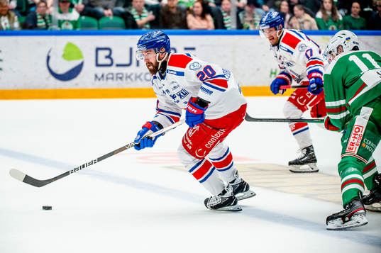 Oskarshamns Hynek Zohorna mot Rögles Mattias Sjögren