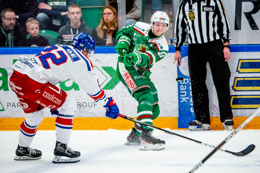 Rögles Samuel Jonsson mot Oskarshamns John Dahlström
