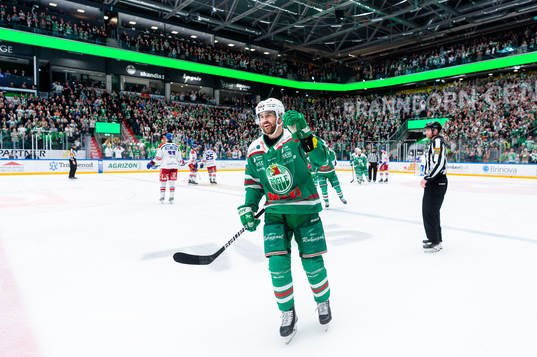 Rögles Ludvig Larsson jublar