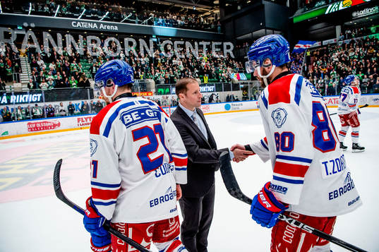 Rögles tränare Cam Abbott tackar Oskarshamns Brian Cooper