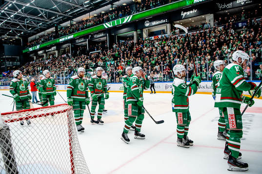 Rögles spelare jublar