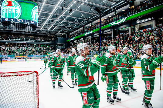 Rögles spelare jublar