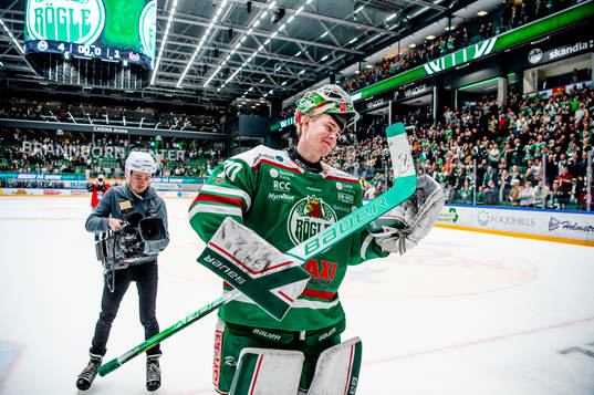 Rögles målvakt Calle Clang jublar