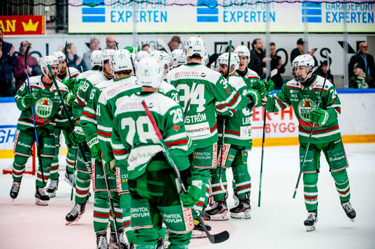 Rögles spelare jublar