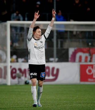 Örebros Jake Larsson jublar