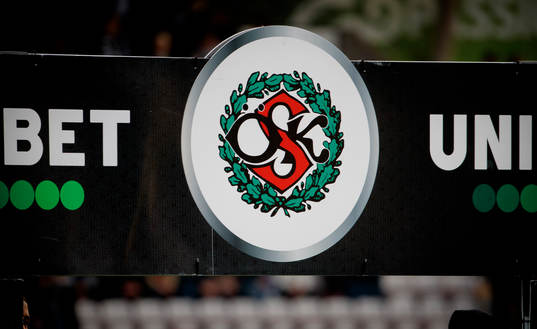 ÖSK logo och Unibet reklam