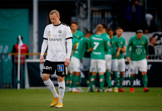 Örebros Daniel Gustavsson deppar vid 0-1