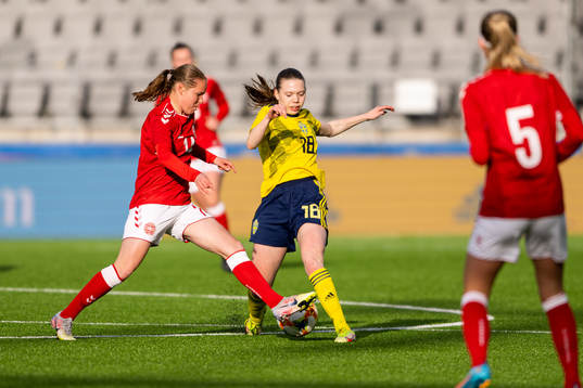 Danmarks Karoline Olesen och Sveriges Bea Sprung
