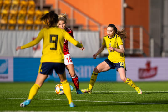 Danmarks Emilie Byrnak och Sveriges Bea Sprung