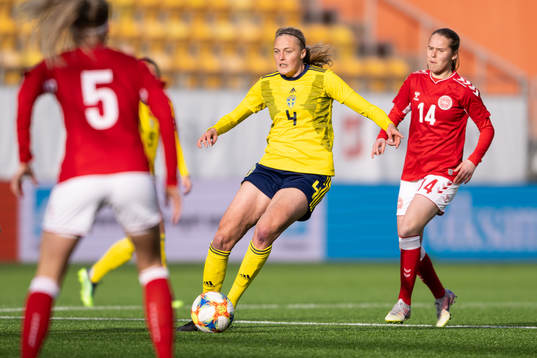Sveriges Elma Junttila Nelhage och Danmarks Karoline Olesen