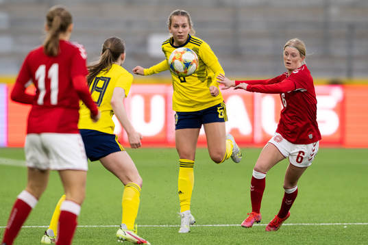 Sveriges Sara Eriksson och Danmarks Vibeke Andersen