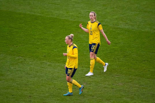 Hanna Bennison and Amanda Ilestedt of Sweden look dejected