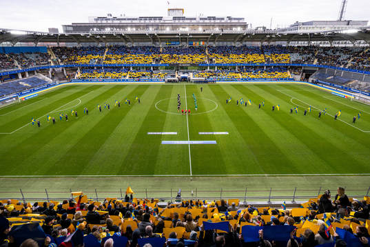 Players of Sweden and of Ireland enter the pitch