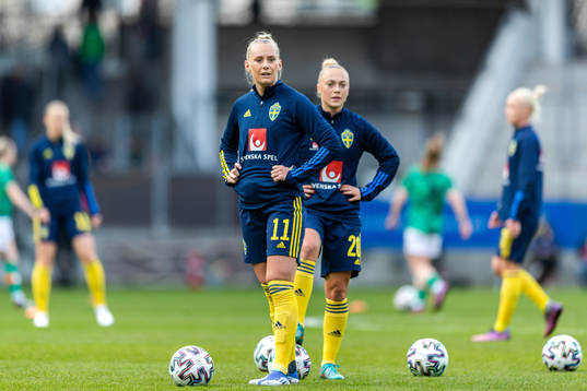 Stina Blackstenius and Hanna Bennison of Sweden