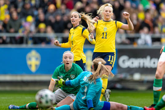 Kosovare Asllani and Stina Blackstenius of Sweden against