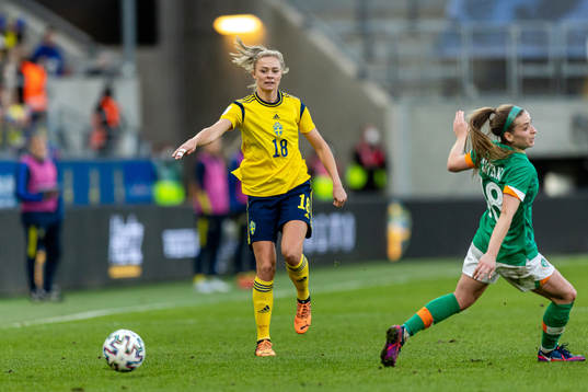 Fridolina Rolfö of Sweden and Chloe Mustaki of Ireland