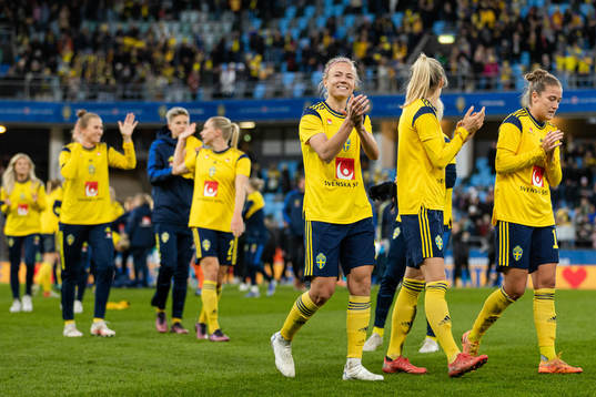 Hanna Glas of Sweden celebrates