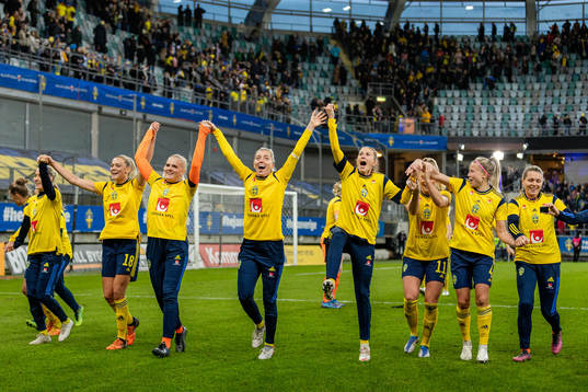 Players of Sweden celebrate