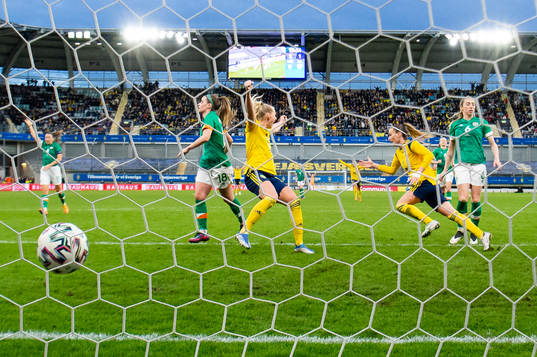 Kosovare Asllani of Sweden celebrates scoring 1-1