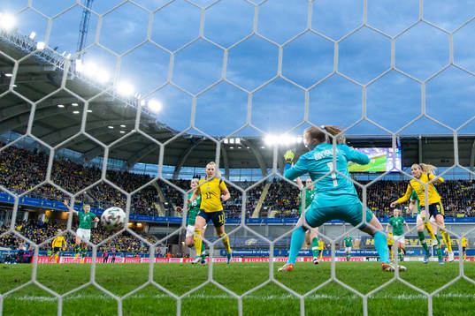 Kosovare Asllani of Sweden celebrates scoring 1-1