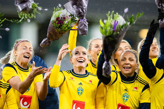Hanna Glas, Kosovare Asllani and Madelen Janogy  celebrates