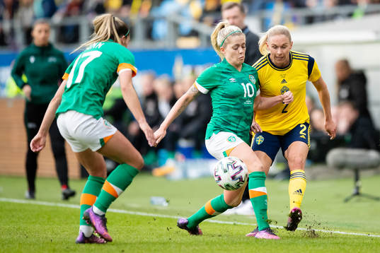 Denise O'Sullivan of Ireland and Jonna Andersson of Sweden