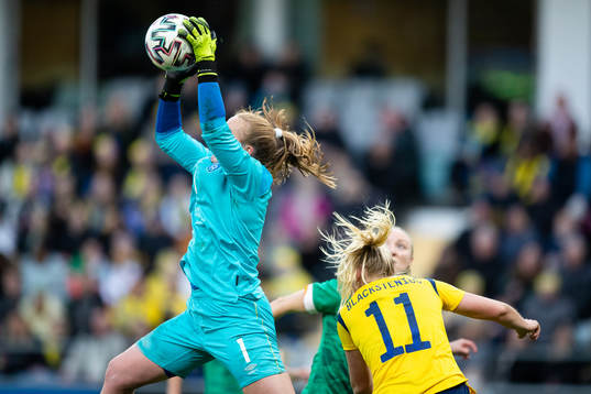 Goalkeeper Courtney Brosnan of Ireland