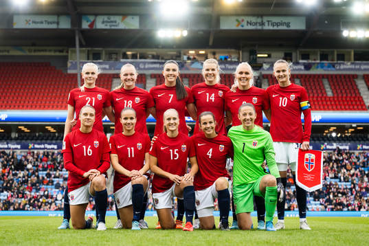 The starting eleven of Norway pose for a team photo