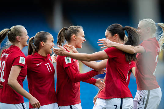 Caroline Graham Hansen of Norway celebrate the 1-0 goal